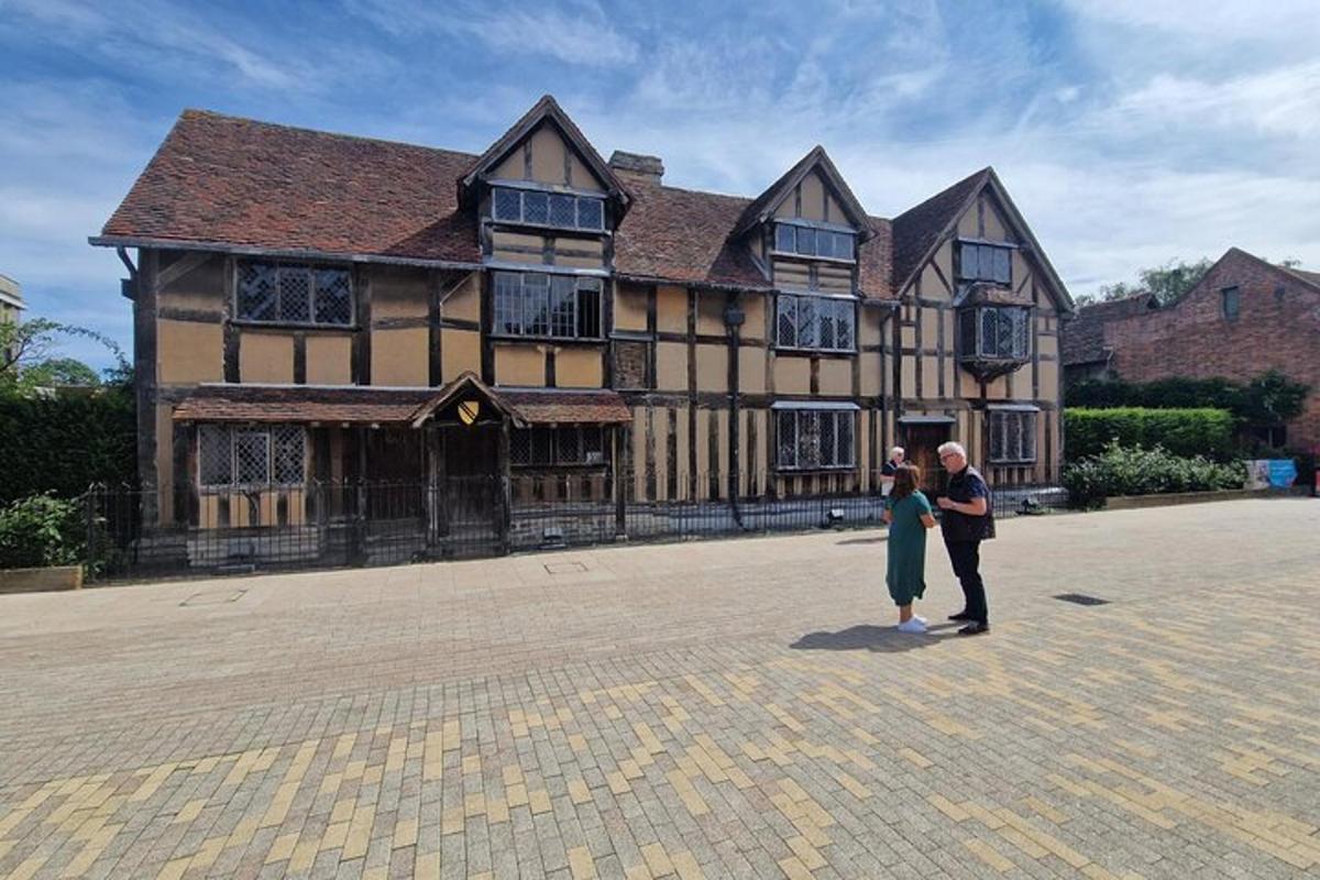 Private tour from London via Warwick Castle & Stratford upon Avon