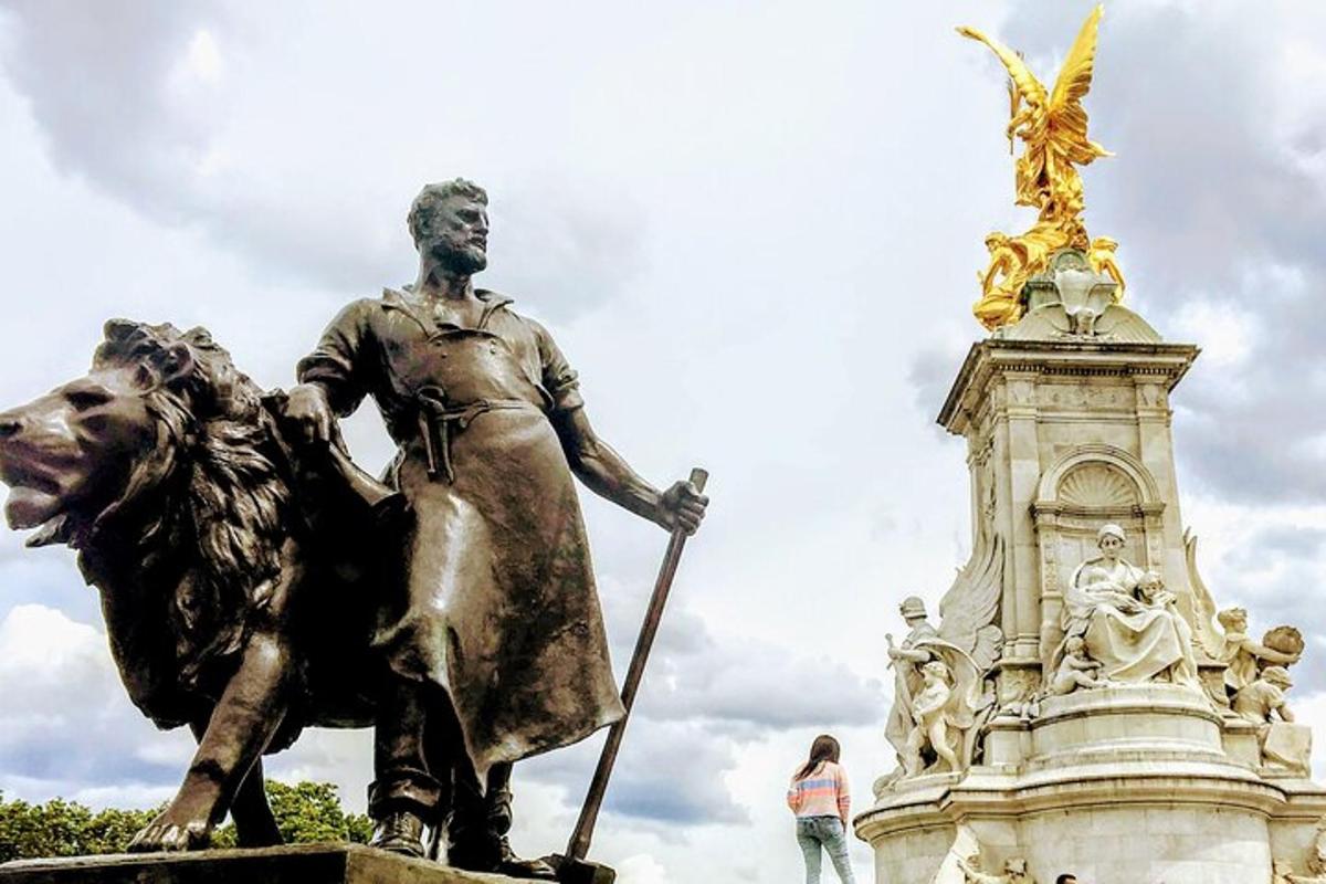 Private Guided Tour of London Highlights in Executive Vehicle