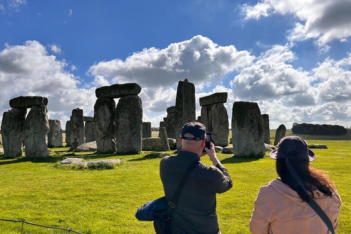 Private Tour to Stonehenge, Bath and The Cotswolds