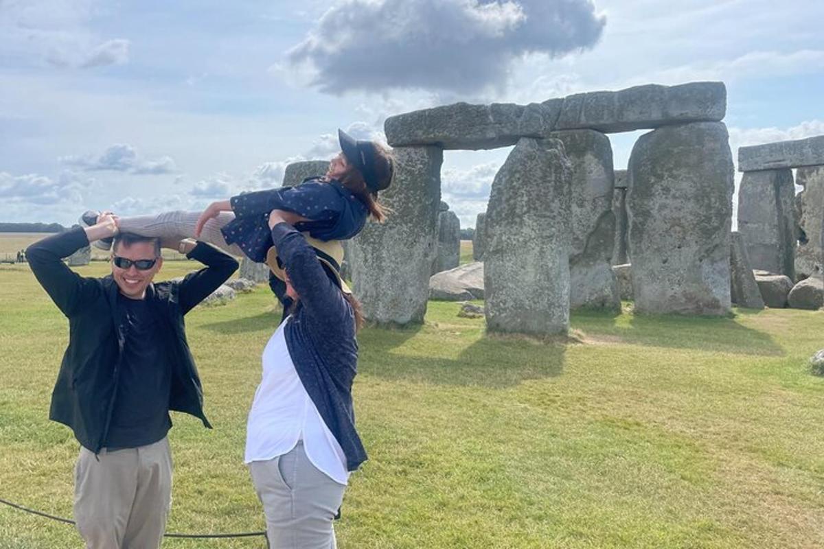 Private Tour to Stonehenge, Bath and The Cotswolds