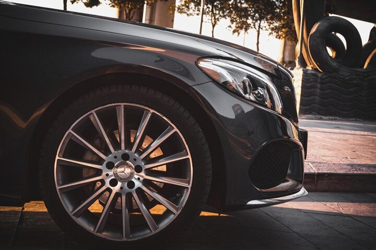 London to Gatwick Private Chauffeur Professional Service
