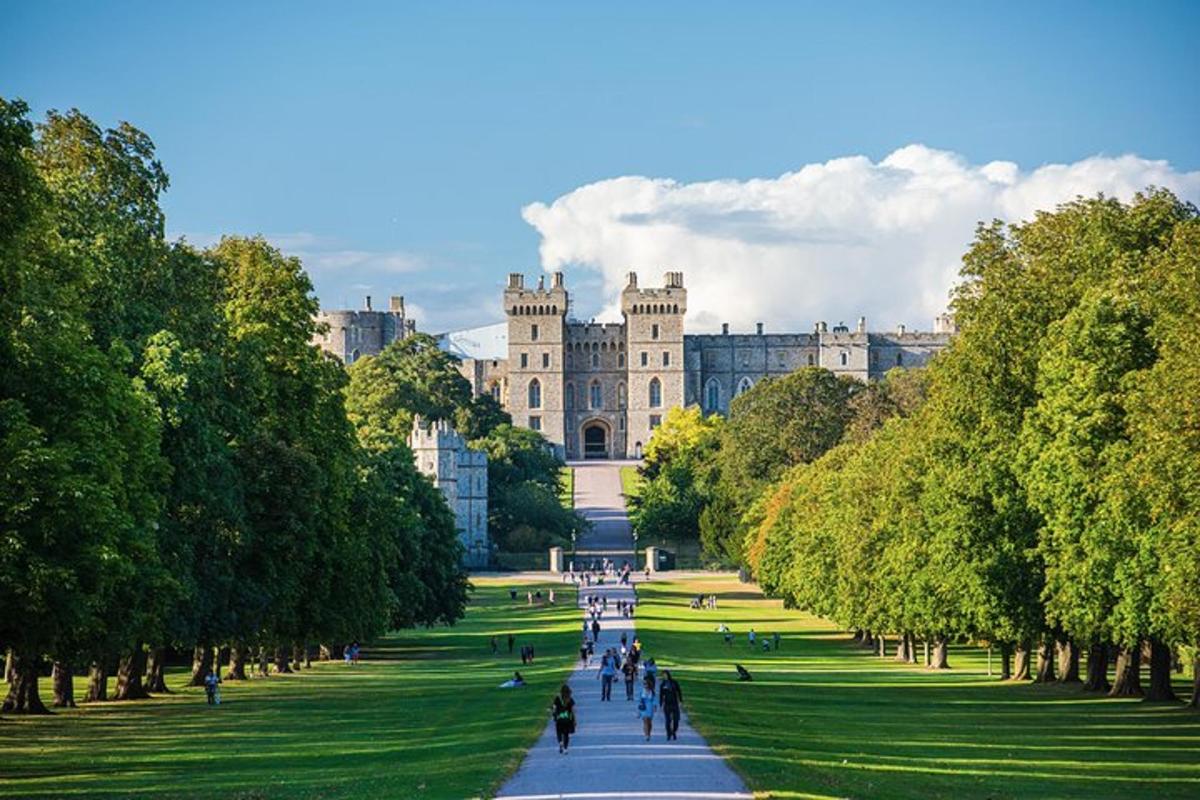 London to Southampton via Attraction of your choice (Stonehenge, Windsor etc)
