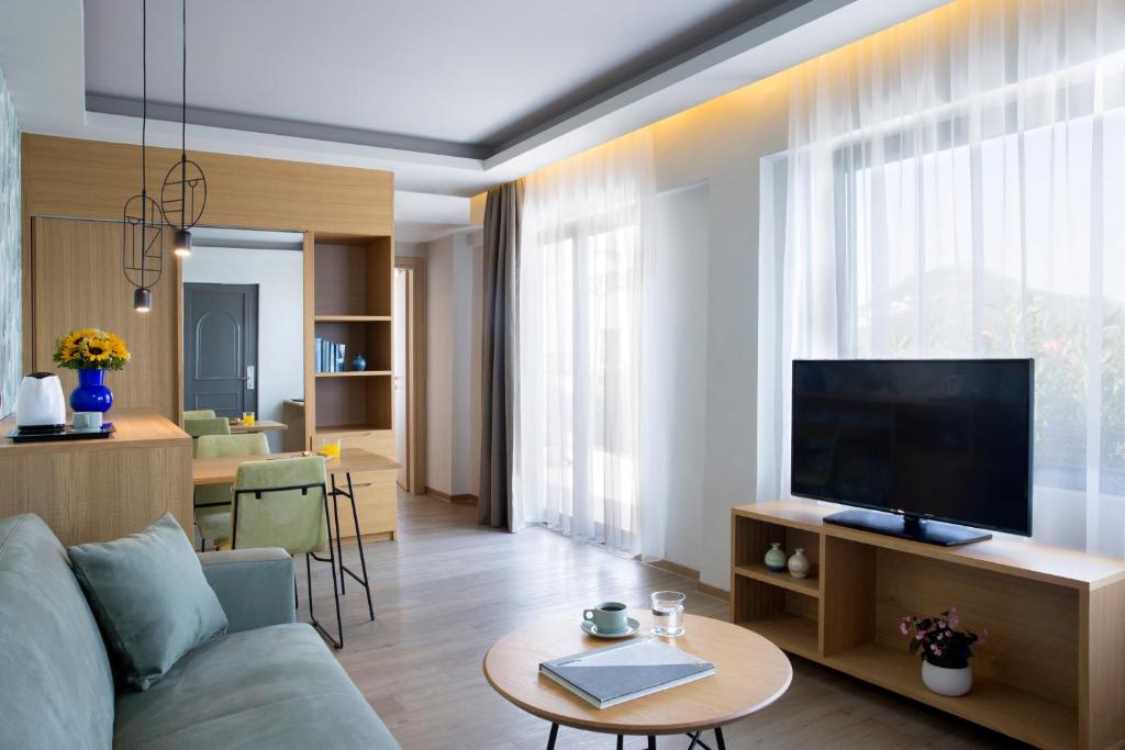 7 nights Greece bed and breakfast (Dolce Attica Riviera) flights included