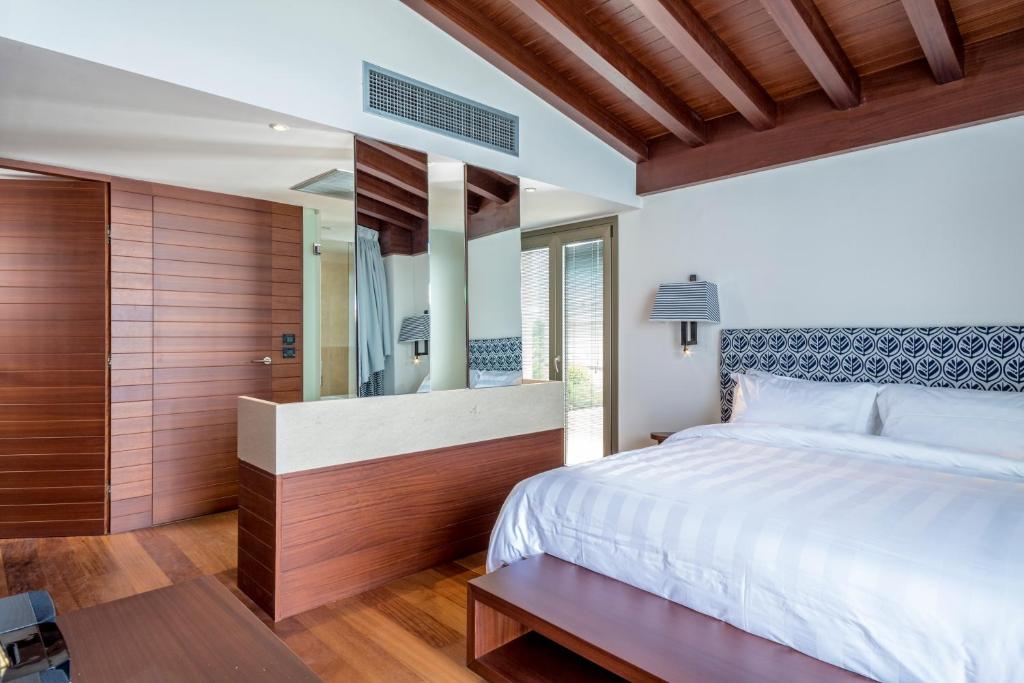 7 nights Greece bed and breakfast (Horizon Blu Boutique Hotel) flights included