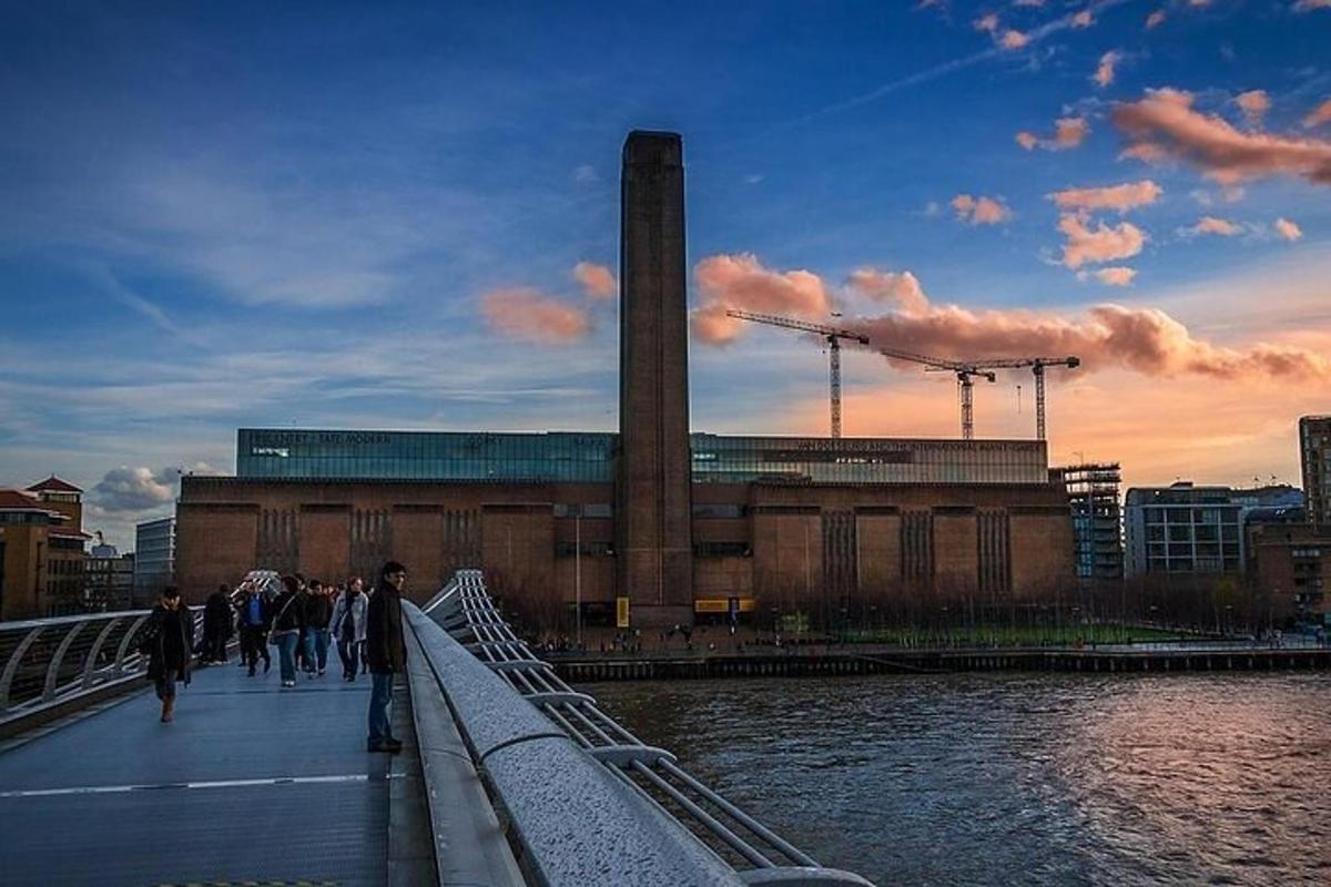 Visit the 3 Best London Art Galleries with a Fun Local Guide!
