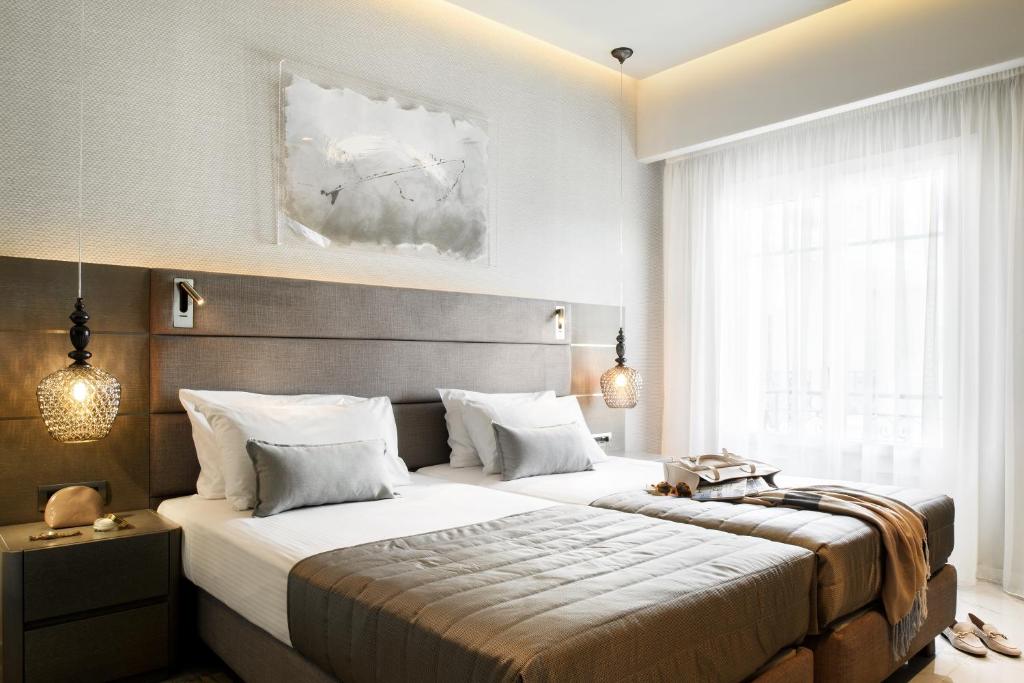 7 nights Greece bed and breakfast (Grand Hotel Palace) flights included