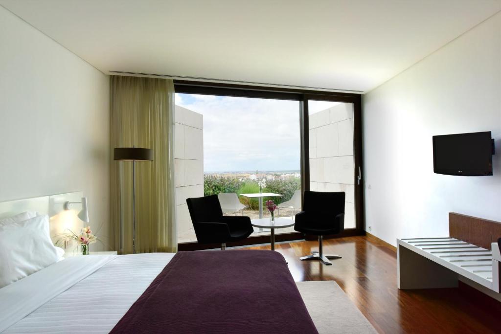 7 nights Portugal bed and breakfast (Pousada Palácio Estói) flights included