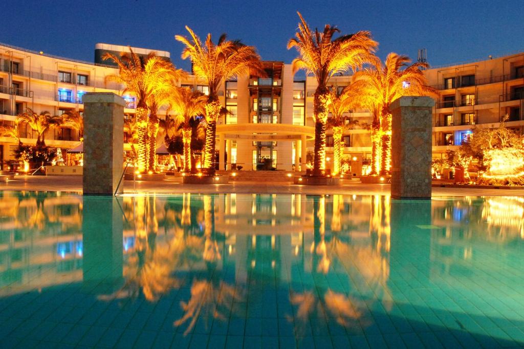 7 nights Greece bed and breakfast (Club Hotel Casino Loutraki) flights included