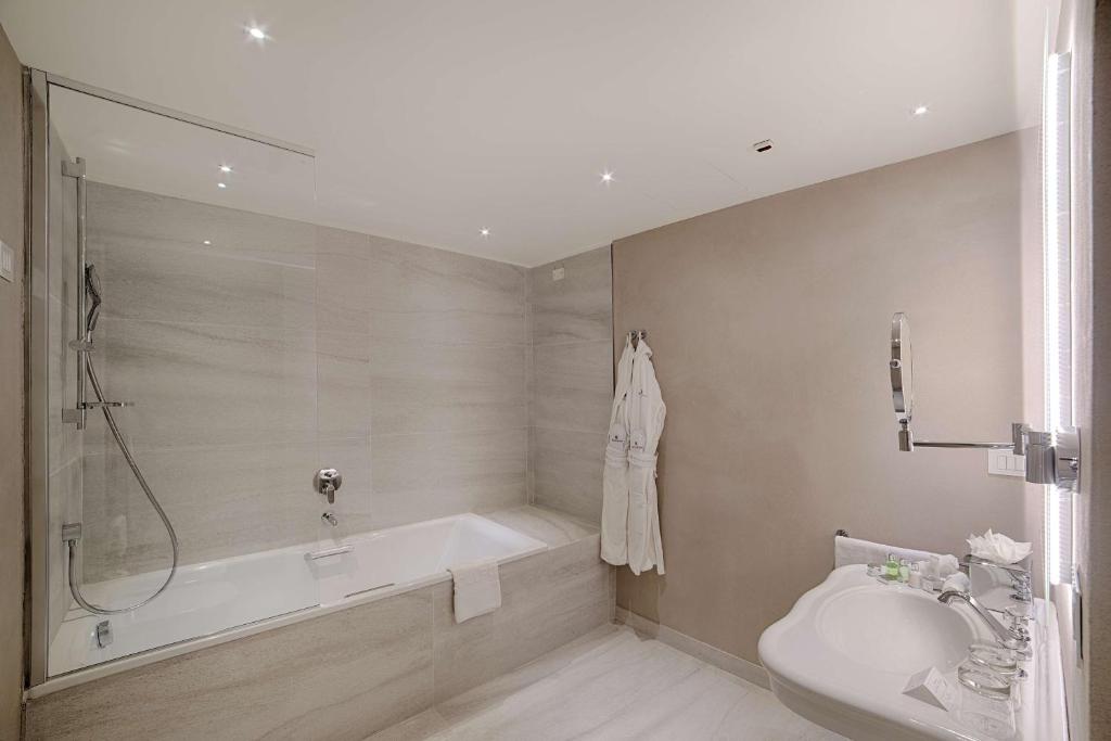 7 nights Italy bed and breakfast (NH Collection Palazzo Verona) flights included