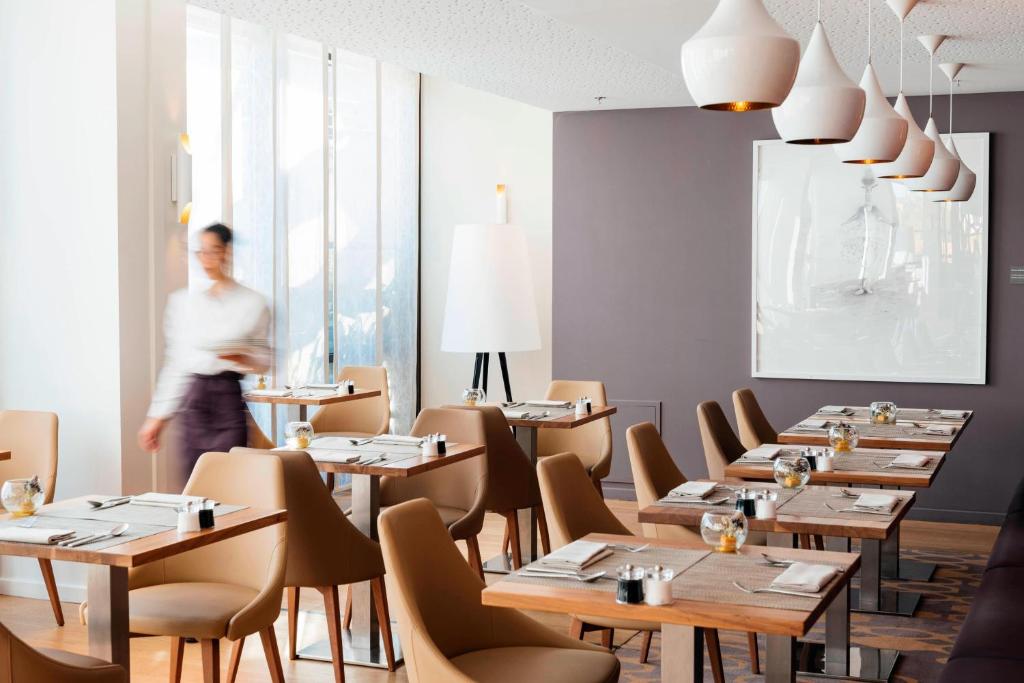 7 nights France bed and breakfast (Renaissance Aix-en-Provence Hotel) flights included