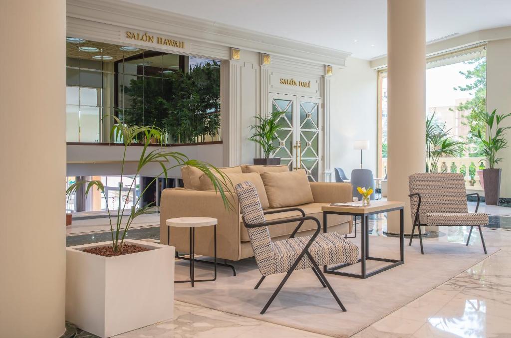 7 nights Spain bed and breakfast (Hotel Benidorm East by Pierre & Vacances) flights included