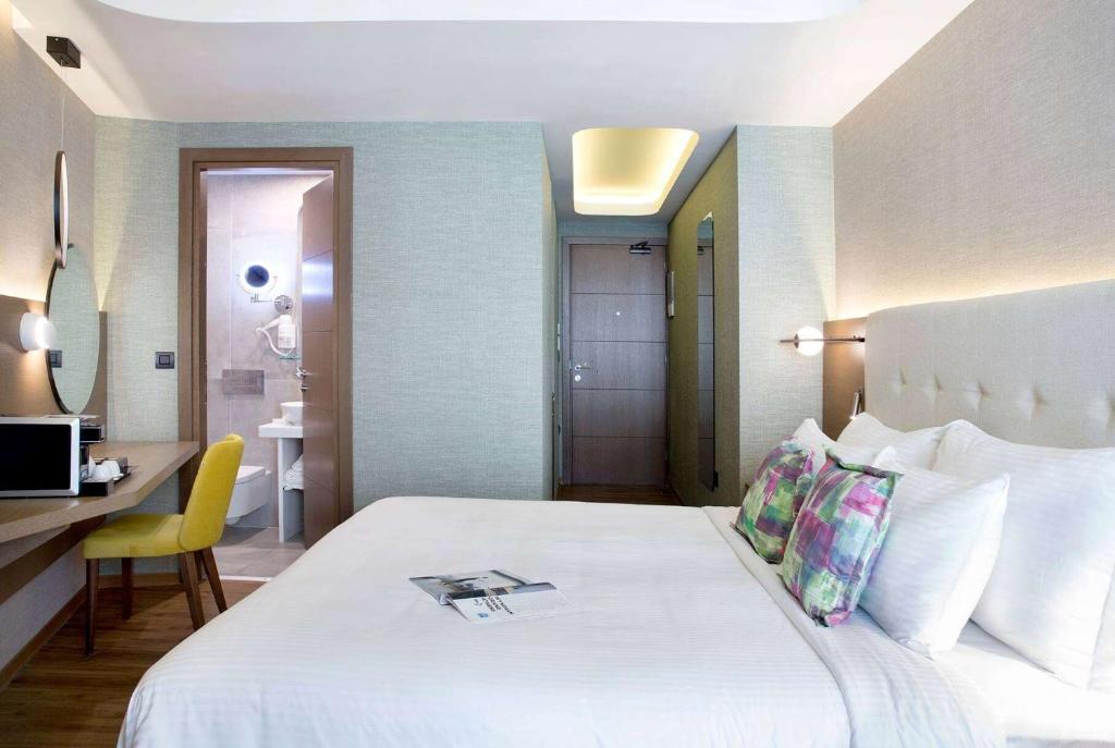 7 nights Greece bed and breakfast (Wyndham Athens Residence) flights included