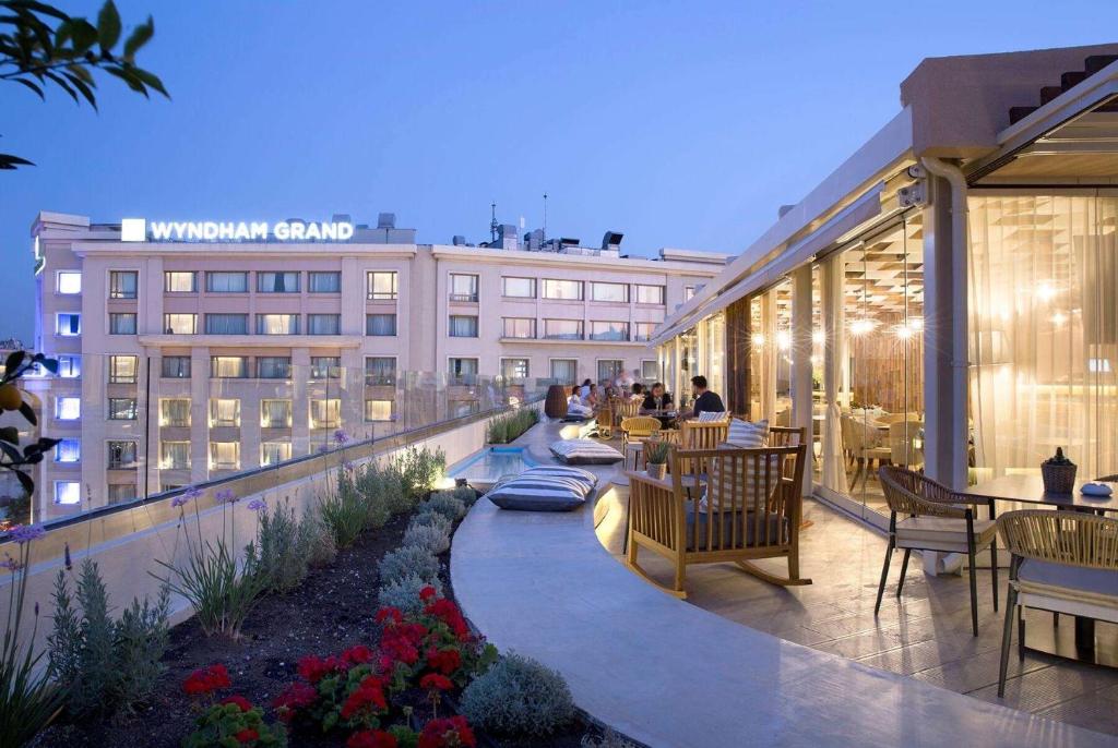 7 nights Greece bed and breakfast (Wyndham Athens Residence) flights included