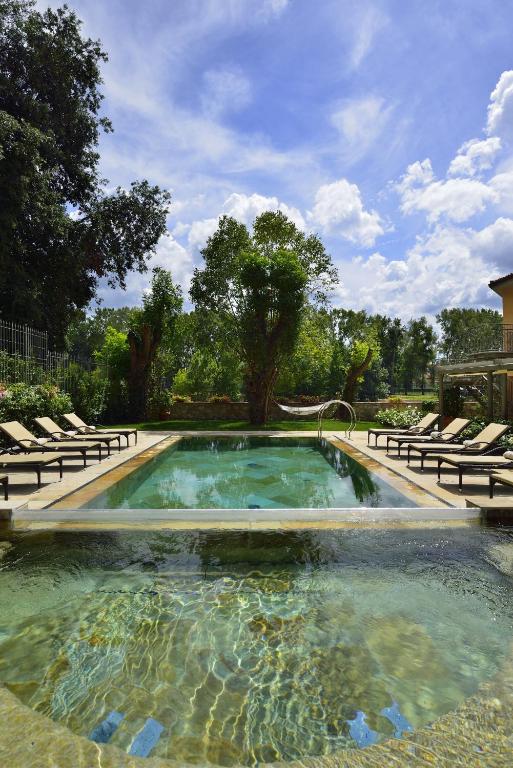 7 nights Italy bed and breakfast (Hotel Ville sull'Arno) flights included