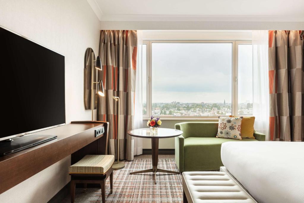 7 nights Amsterdam bed and breakfast (Hilton Amsterdam) flights included