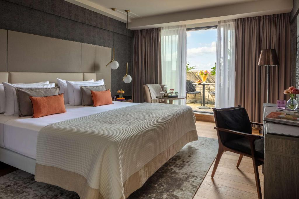 7 nights Amsterdam bed and breakfast (Anantara Grand Hotel Krasnapolsky Amsterdam) flights included