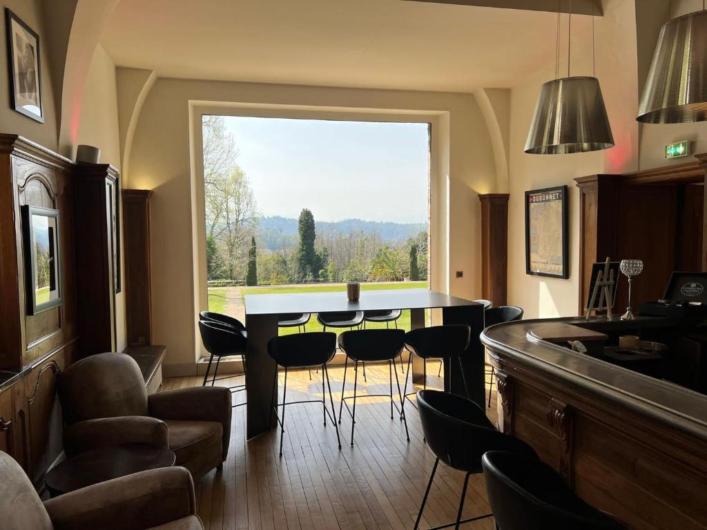 7 nights France bed and breakfast (Hôtel Villa Navarre) flights included