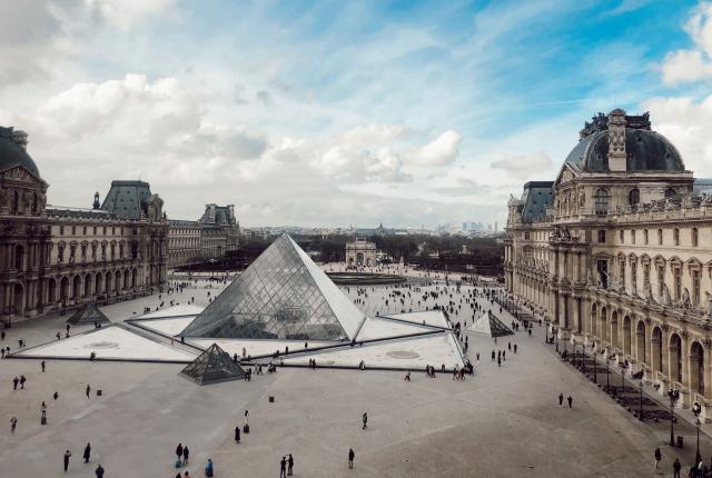 7 nights France bed and breakfast (Victoria Palace Hotel Paris) flights included