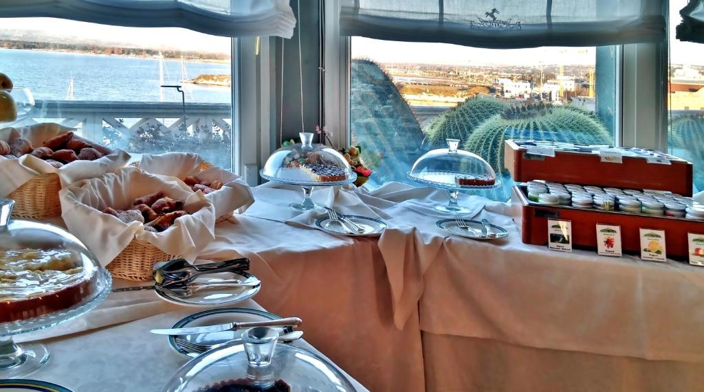 7 nights Italy bed and breakfast (Grand Hotel Ortigia Siracusa) flights included