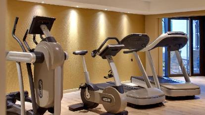 7 nights France bed and breakfast (Renaissance Aix-en-Provence Hotel) flights included