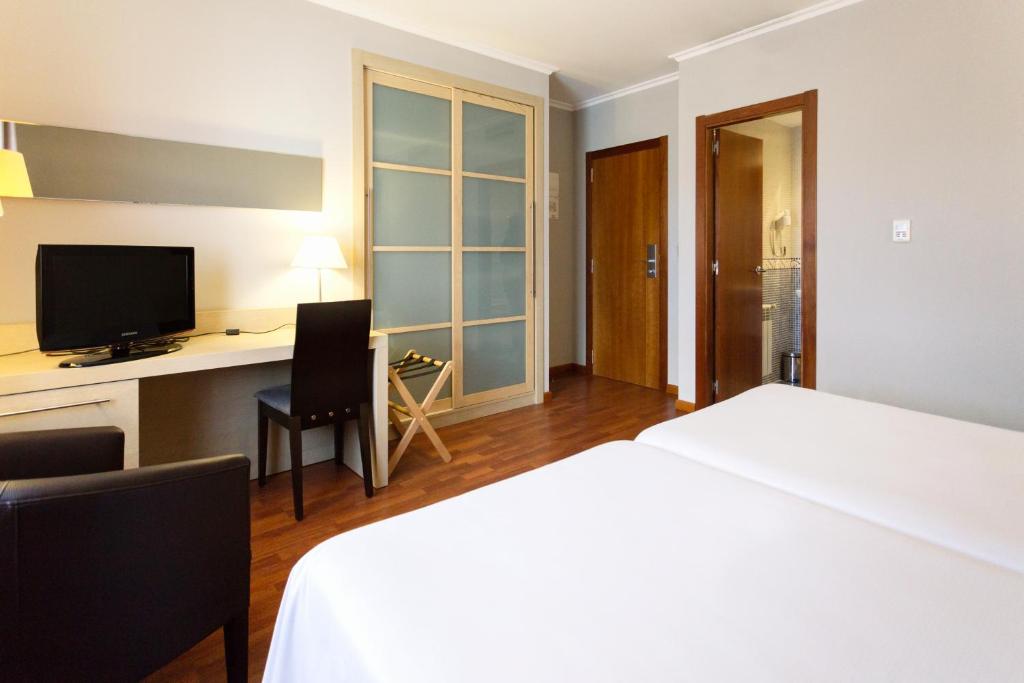 2 nights Spain (Valencia Ferrol) flights included ( room only )