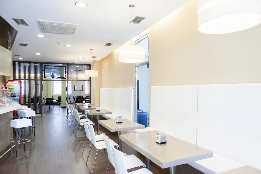 2 nights Spain (Valencia Ferrol) flights included ( room only )