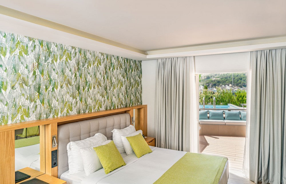 7 nights Greece bed and breakfast (Dolce Attica Riviera) flights included