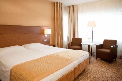 7 nights Amsterdam bed and breakfast (Bilderberg Garden Hotel) flights included