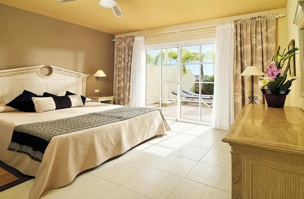 2 nights Spain bed and breakfast (Gran Oasis Resort) flights included