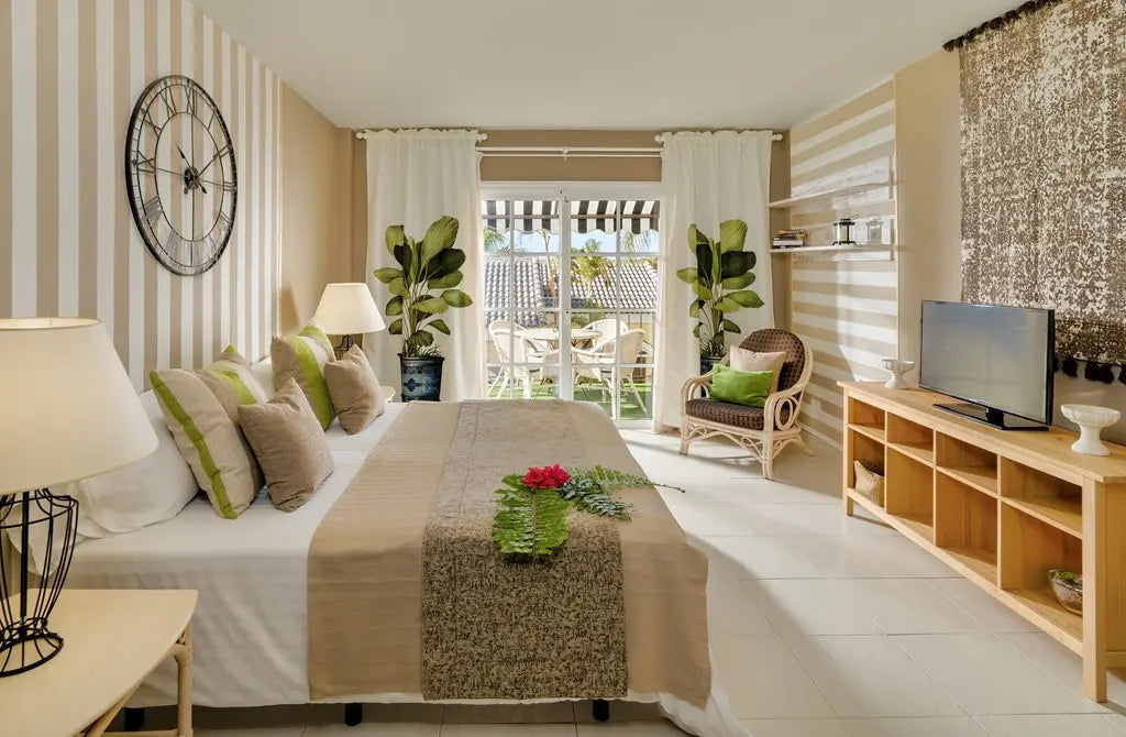 2 nights Spain bed and breakfast (Gran Oasis Resort) flights included