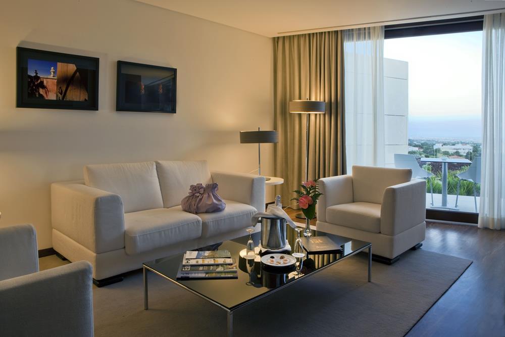7 nights Portugal bed and breakfast (Pousada Palácio Estói) flights included