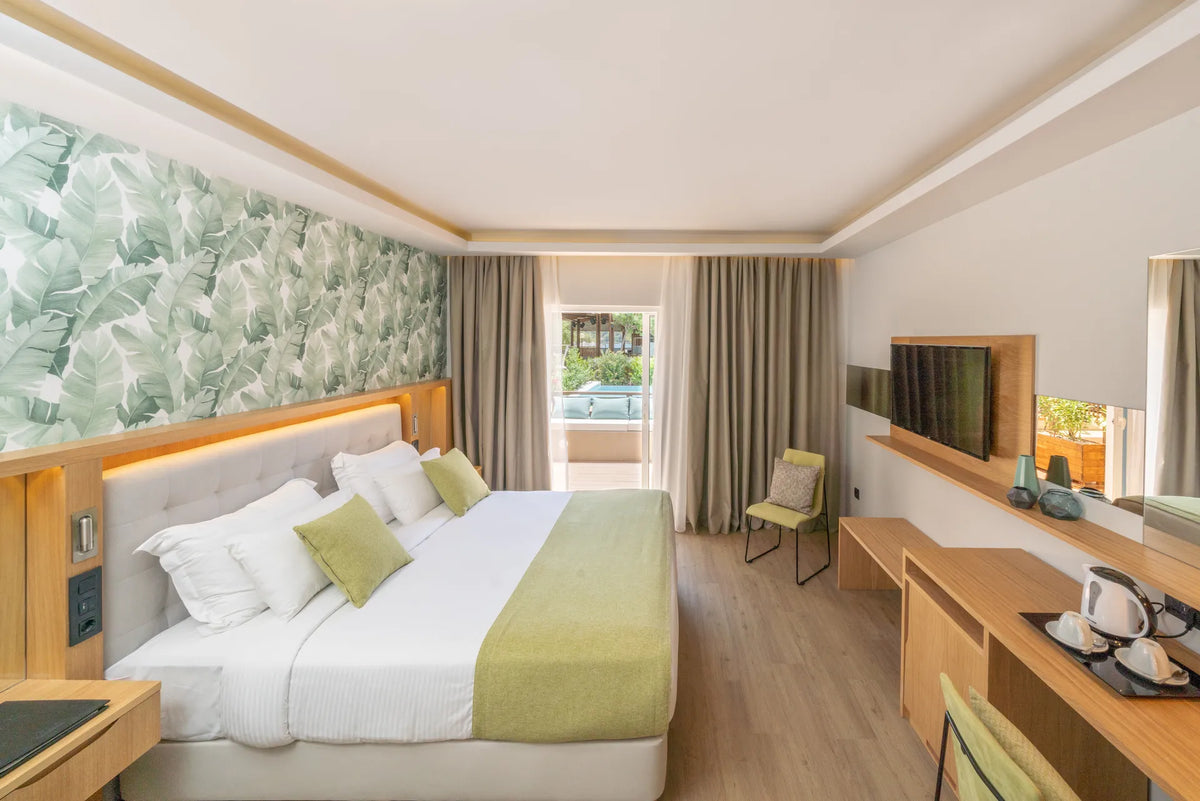 7 nights Greece bed and breakfast (Dolce Attica Riviera) flights included