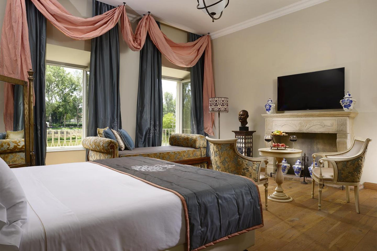 7 nights Italy bed and breakfast (Hotel Ville sull'Arno) flights included