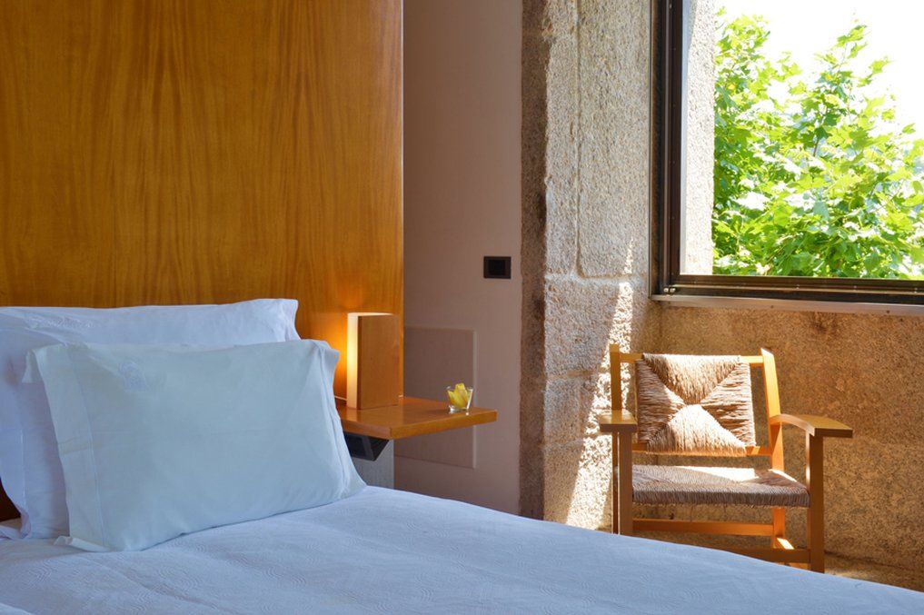 7 nights Portugal bed and breakfast (Pousada Mosteiro de Amares) flights included