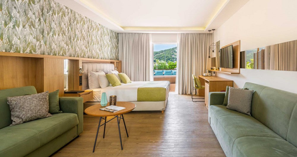 7 nights Greece bed and breakfast (Dolce Attica Riviera) flights included
