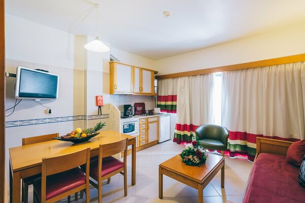 7 nights Portugal bed and breakfast (Grand Muthu Forte da Oura) flights included