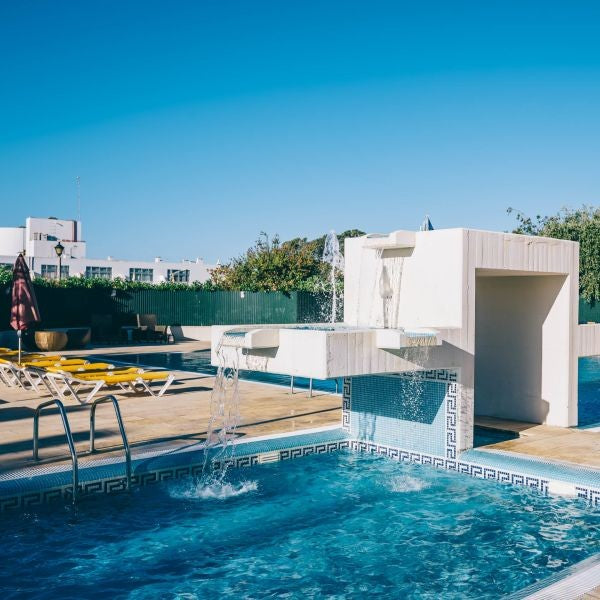 7 nights Portugal bed and breakfast (Grand Muthu Forte da Oura) flights included