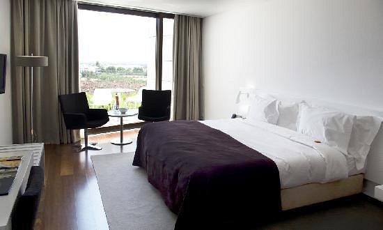 7 nights Portugal bed and breakfast (Pousada Palácio Estói) flights included