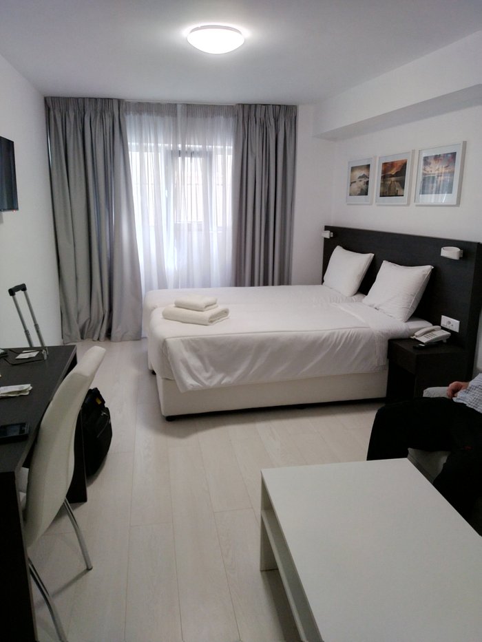 7 nights Greece bed and breakfast (Boss Boutique Athens) flights included