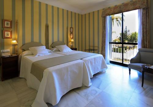 7 nights Spain bed and breakfast (Hotel Villa Jerez) flights included