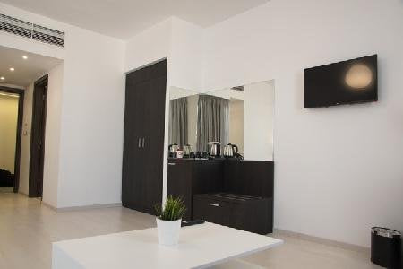 7 nights Greece bed and breakfast (Boss Boutique Athens) flights included