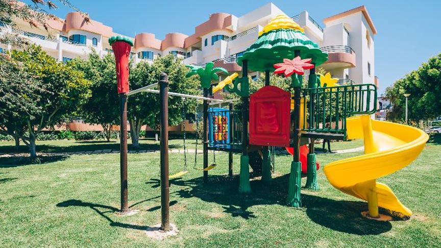7 nights Portugal bed and breakfast (Grand Muthu Forte da Oura) flights included