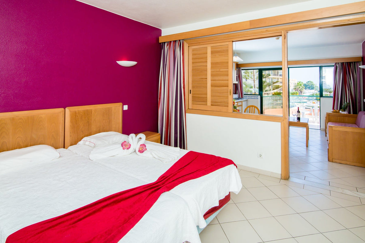 7 nights Portugal bed and breakfast (Grand Muthu Forte da Oura) flights included