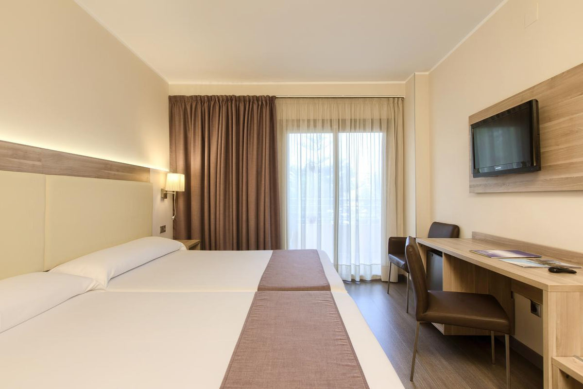 7 nights Spain bed and breakfast (Hotel Benidorm East by Pierre & Vacances) flights included