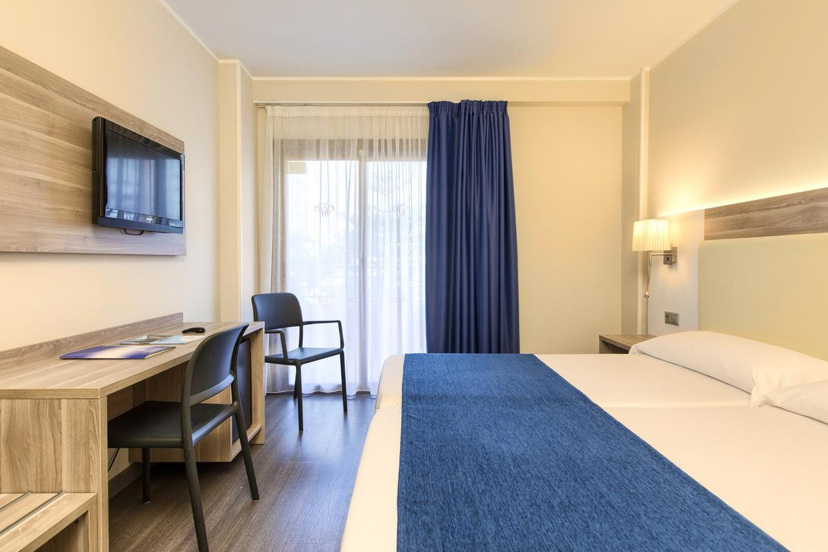 7 nights Spain bed and breakfast (Hotel Benidorm East by Pierre & Vacances) flights included