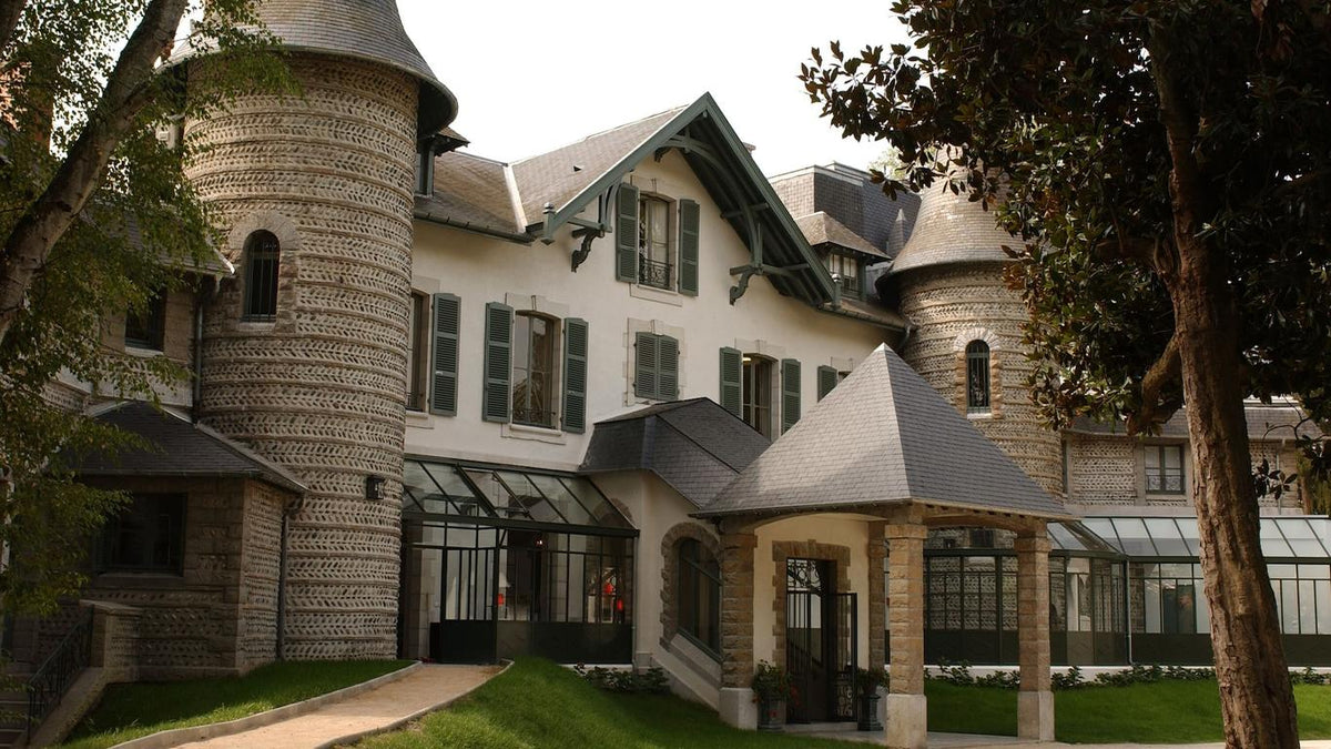 7 nights France bed and breakfast (Hôtel Villa Navarre) flights included