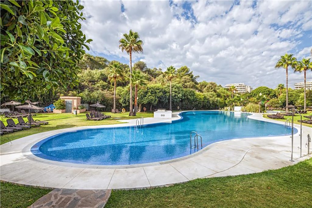 7 nights Spain bed and breakfast (Los Amigos Beach Club) flights included