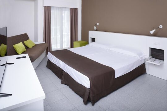 7 nights Spain bed and breakfast (Sol Pelicanos Ocas) flights included