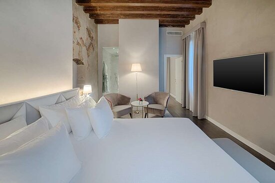 7 nights Italy bed and breakfast (NH Collection Palazzo Verona) flights included