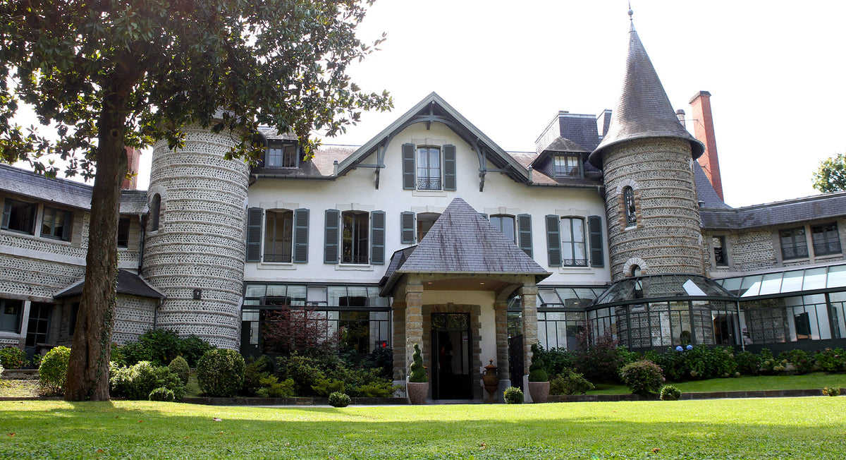 7 nights France bed and breakfast (Hôtel Villa Navarre) flights included